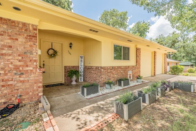 506 E Huitt Lane, Euless, TX 76040
