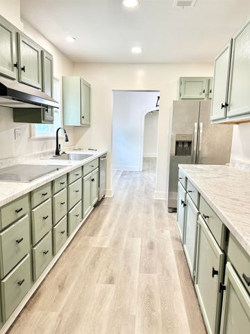108 W Hughes St, Longview, TX 75602