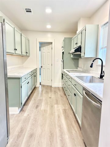 108 W Hughes St, Longview, TX 75602