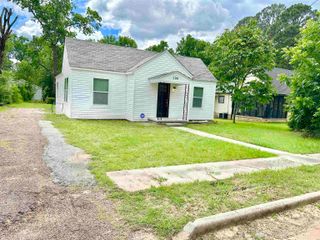 108 W Hughes St, Longview, TX 75602
