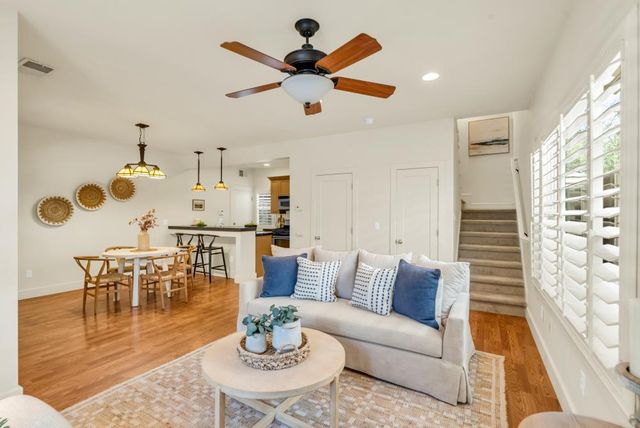 936 52nd St, Sacramento, CA 95819