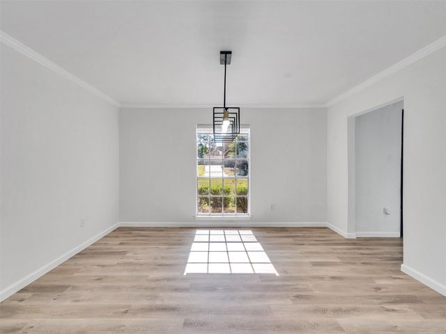 7610 Theisswood Rd, Spring, TX 77379