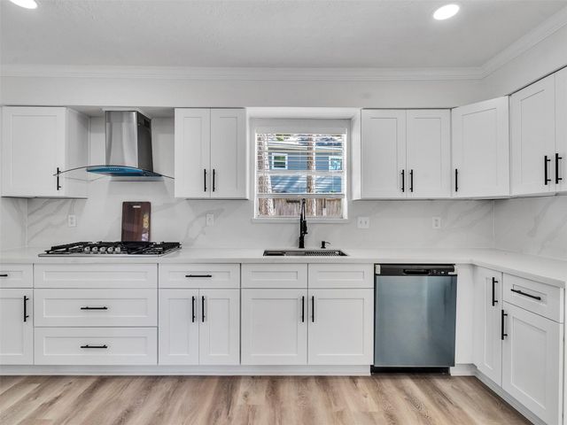 7610 Theisswood Rd, Spring, TX 77379