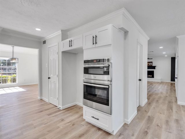 7610 Theisswood Rd, Spring, TX 77379