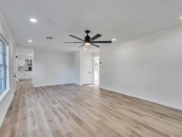 7610 Theisswood Rd, Spring, TX 77379