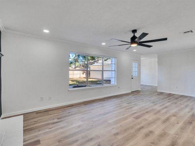 7610 Theisswood Rd, Spring, TX 77379