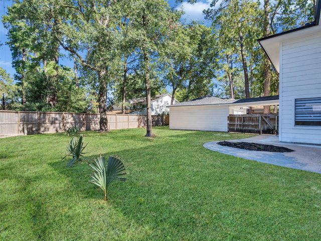 7610 Theisswood Rd, Spring, TX 77379