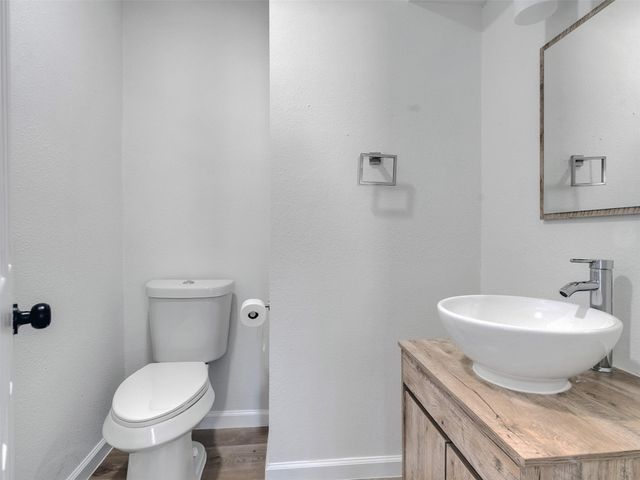 7610 Theisswood Rd, Spring, TX 77379