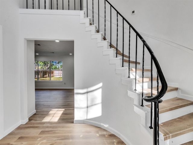 7610 Theisswood Rd, Spring, TX 77379