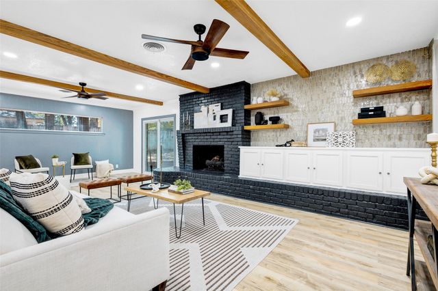 612 Circleview Drive S, Hurst, TX 76054