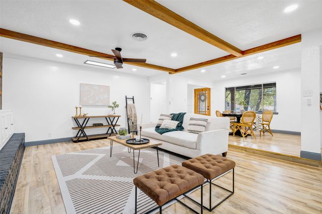 612 Circleview Drive S, Hurst, TX 76054