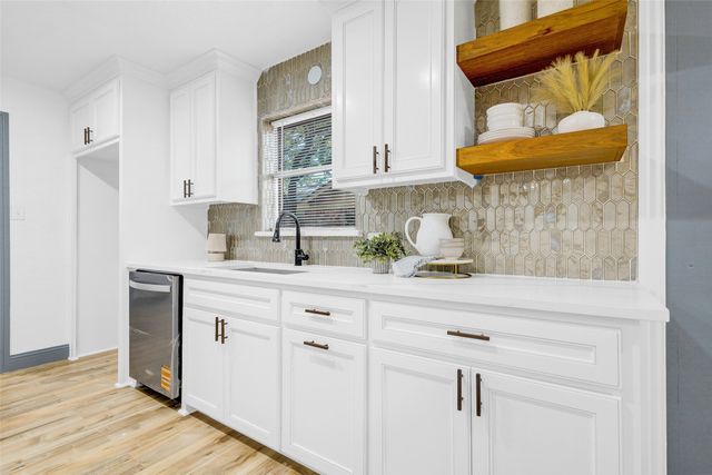 612 Circleview Drive S, Hurst, TX 76054