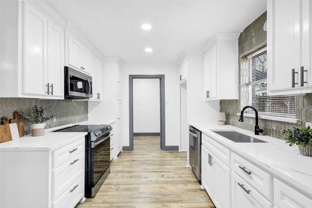 612 Circleview Drive S, Hurst, TX 76054