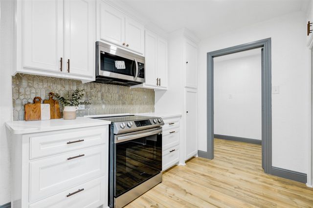 612 Circleview Drive S, Hurst, TX 76054