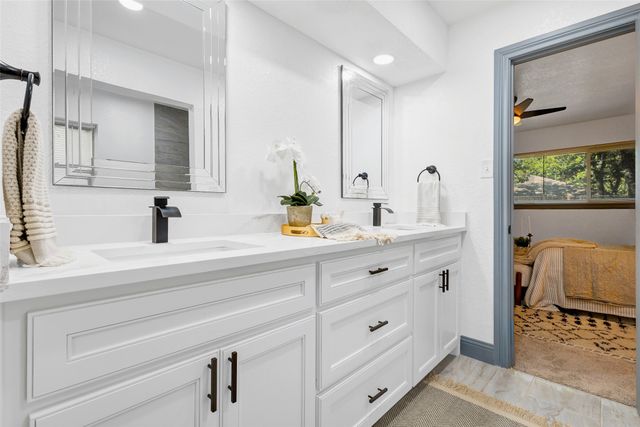 612 Circleview Drive S, Hurst, TX 76054