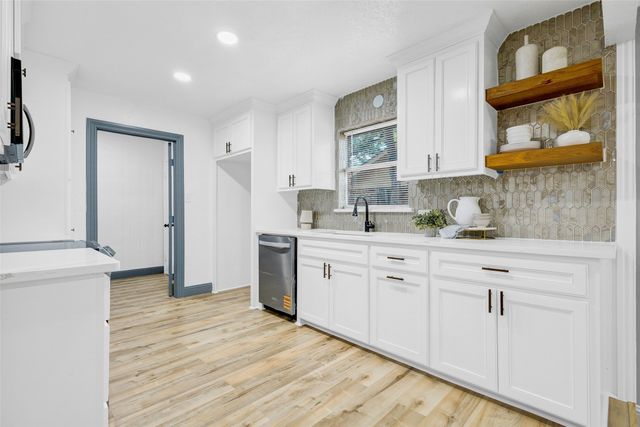 612 Circleview Drive S, Hurst, TX 76054