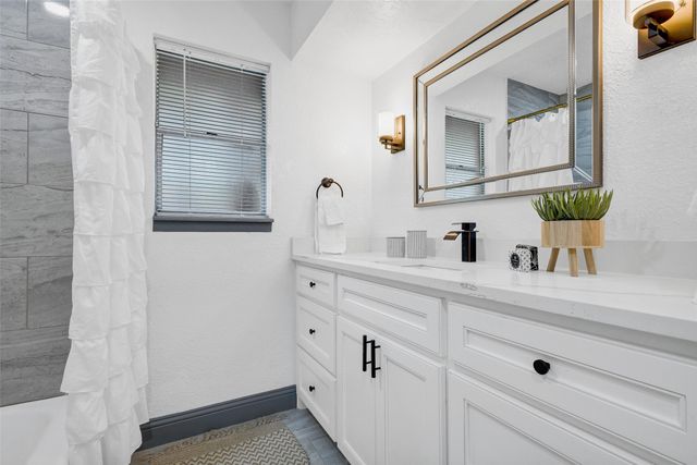 612 Circleview Drive S, Hurst, TX 76054