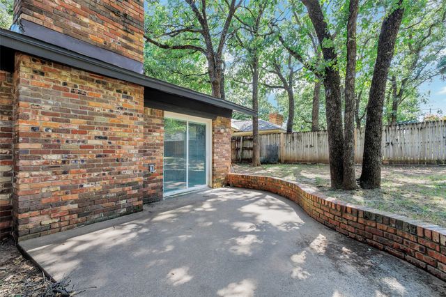 612 Circleview Drive S, Hurst, TX 76054