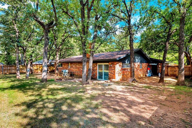 612 Circleview Drive S, Hurst, TX 76054