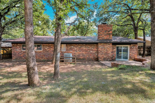 612 Circleview Drive S, Hurst, TX 76054