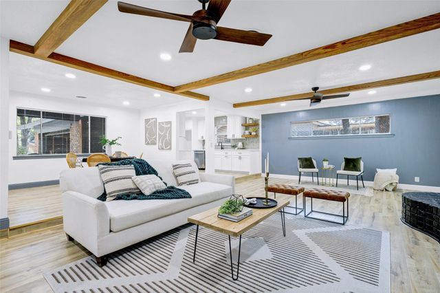 612 Circleview Drive S, Hurst, TX 76054