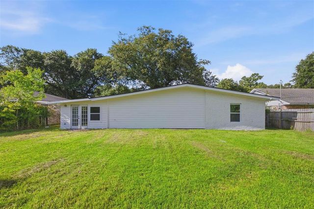 901 Cherryhill Street, Lake Charles, LA 70607