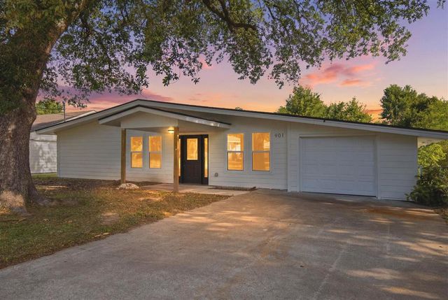 901 Cherryhill Street, Lake Charles, LA 70607