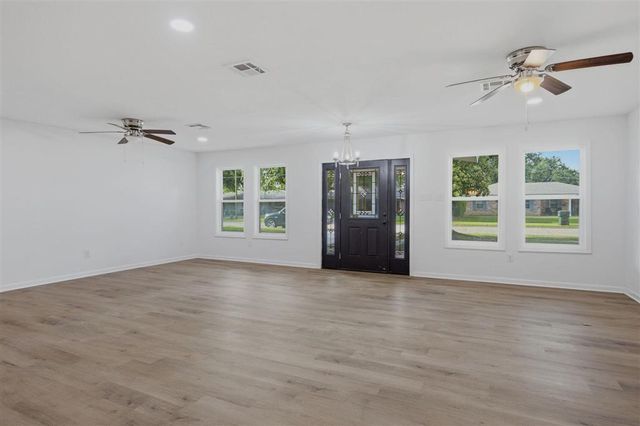 901 Cherryhill Street, Lake Charles, LA 70607