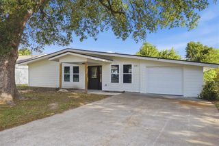 901 Cherryhill Street, Lake Charles, LA 70607