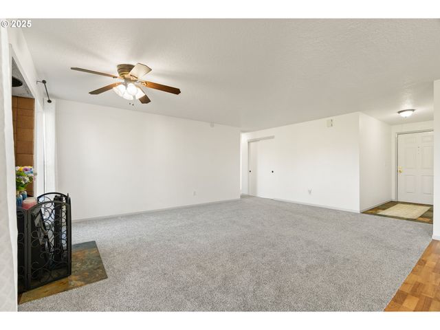 2701 Ne HALE Ave, Gresham, OR 97030