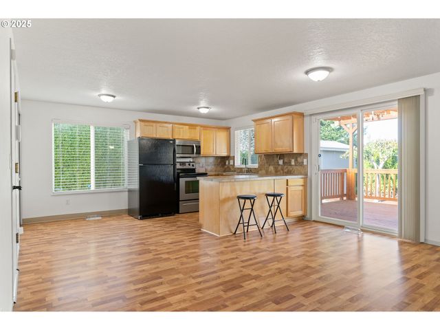 2701 Ne HALE Ave, Gresham, OR 97030