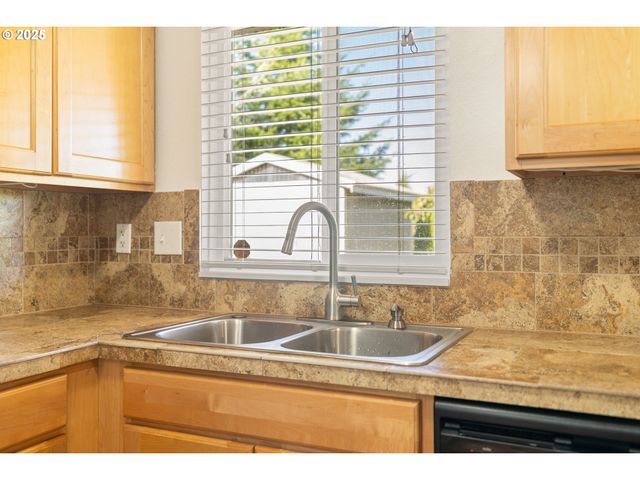 2701 Ne HALE Ave, Gresham, OR 97030