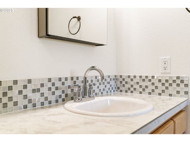 2701 Ne HALE Ave, Gresham, OR 97030