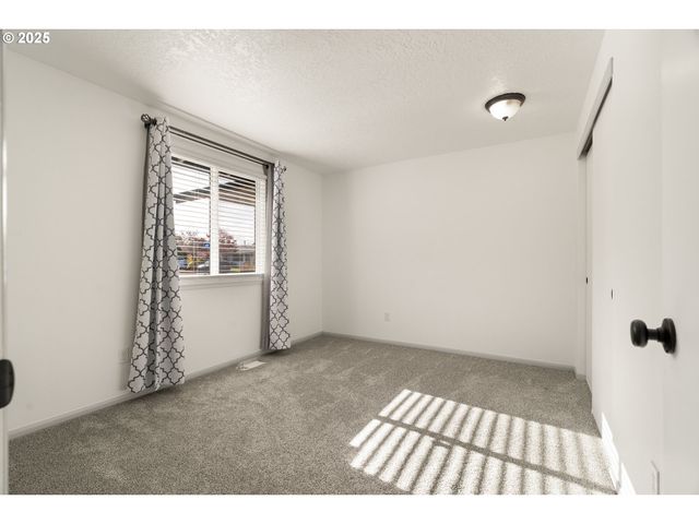 2701 Ne HALE Ave, Gresham, OR 97030