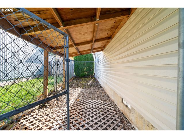 2701 Ne HALE Ave, Gresham, OR 97030