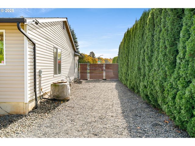 2701 Ne HALE Ave, Gresham, OR 97030