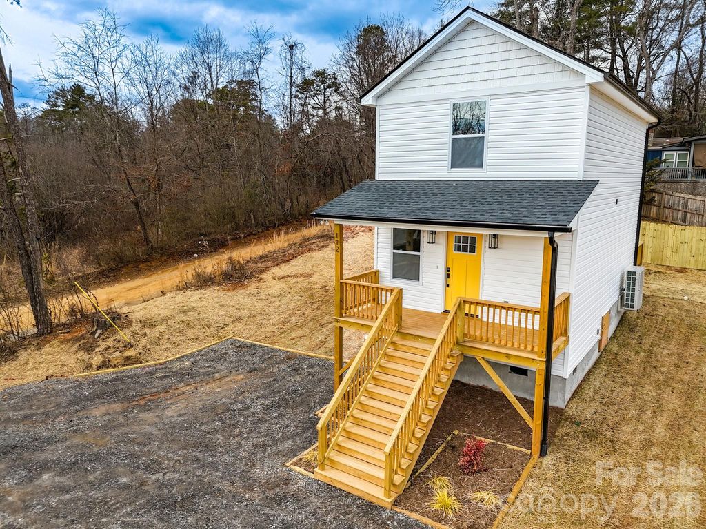 112 Baldwin Road, Arden, NC 28704