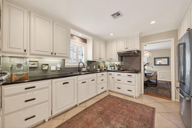 10122 Pine Forest Road, Houston, TX 77042