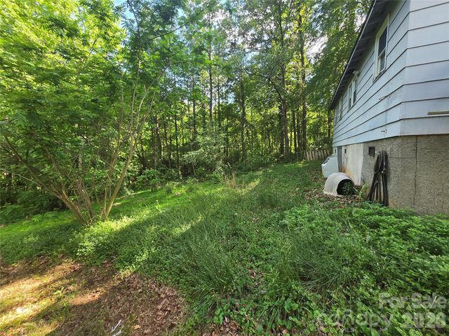 413 S Pinchback Avenue, Bessemer City, NC 28016