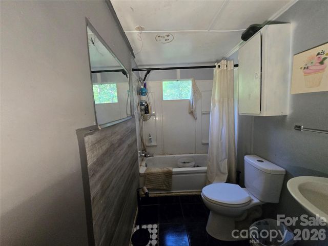 413 S Pinchback Avenue, Bessemer City, NC 28016