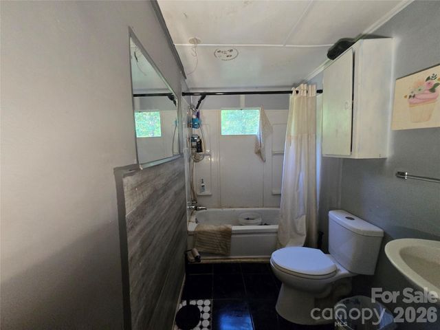 413 S Pinchback Avenue, Bessemer City, NC 28016