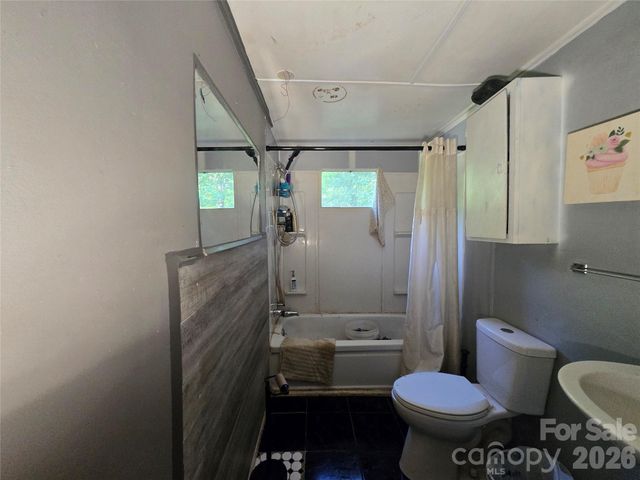 413 S Pinchback Avenue, Bessemer City, NC 28016