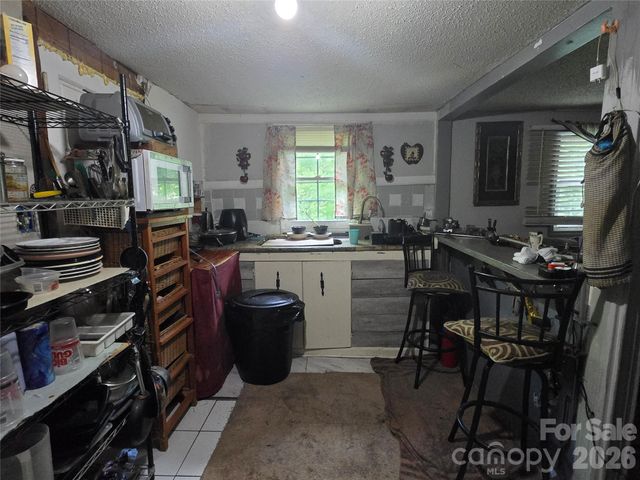 413 S Pinchback Avenue, Bessemer City, NC 28016