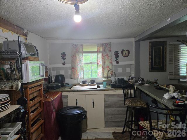 413 S Pinchback Avenue, Bessemer City, NC 28016