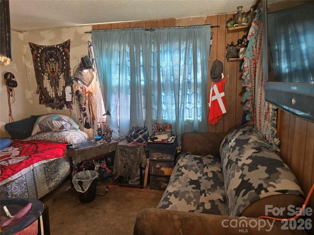 413 S Pinchback Avenue, Bessemer City, NC 28016