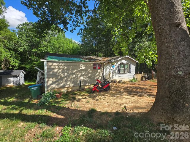 413 S Pinchback Avenue, Bessemer City, NC 28016