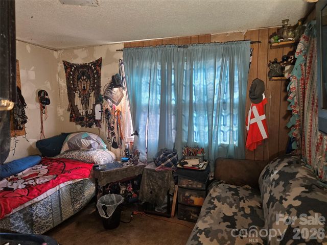 413 S Pinchback Avenue, Bessemer City, NC 28016