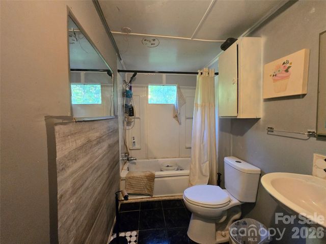413 S Pinchback Avenue, Bessemer City, NC 28016