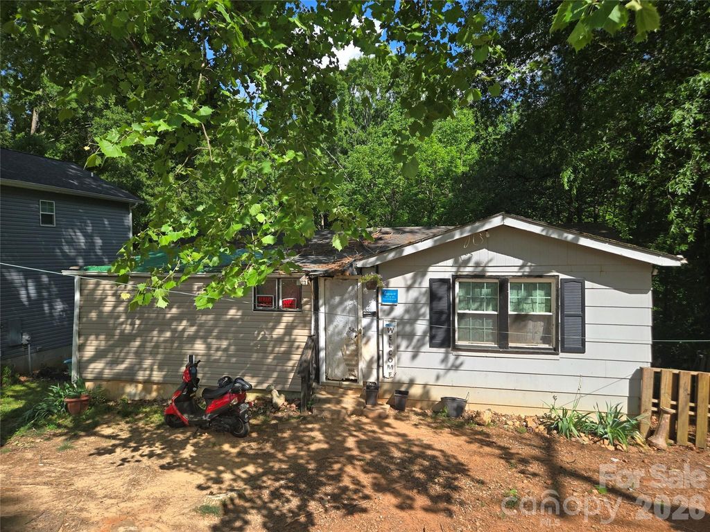 413 S Pinchback Avenue, Bessemer City, NC 28016