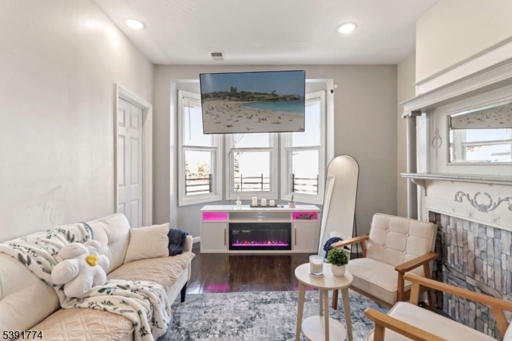 46 Lawrence St, Bloomfield Twp., NJ 07003